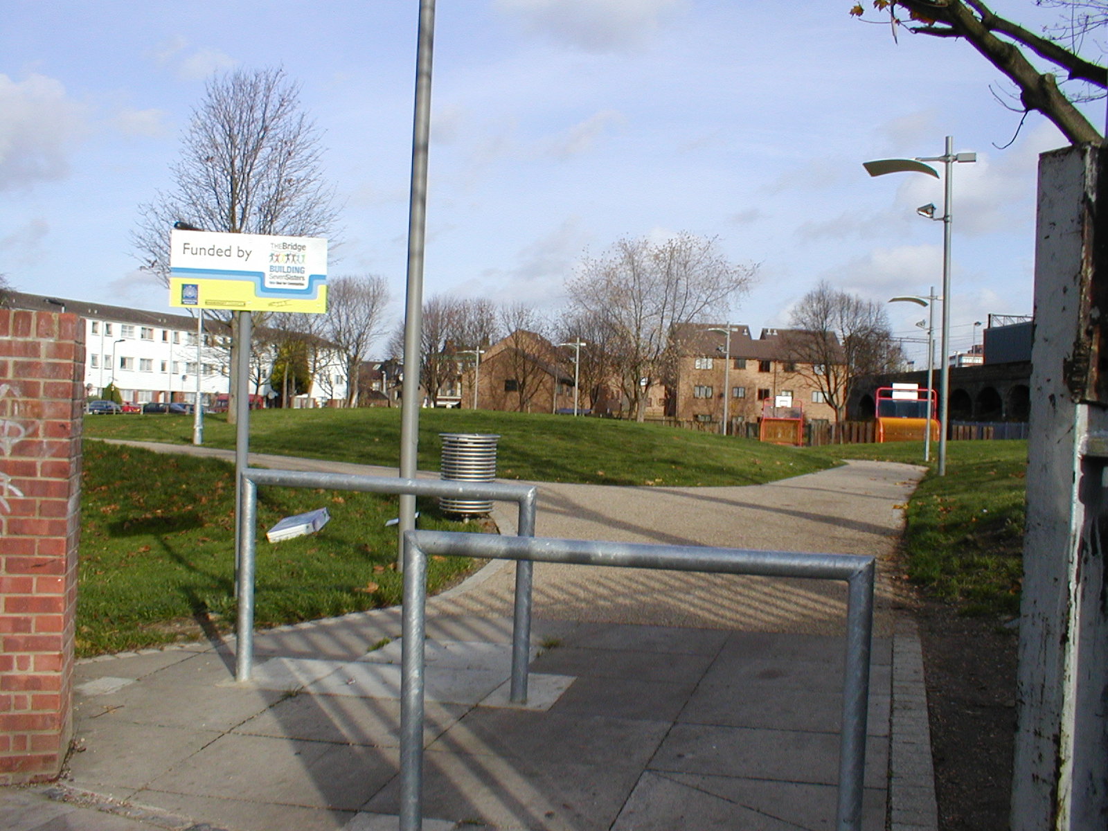 Birstall Road gate, November 2003